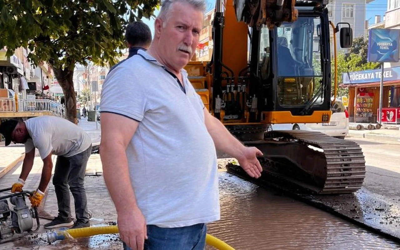 Körfez'de kazı çalışmasında su borusu patladı