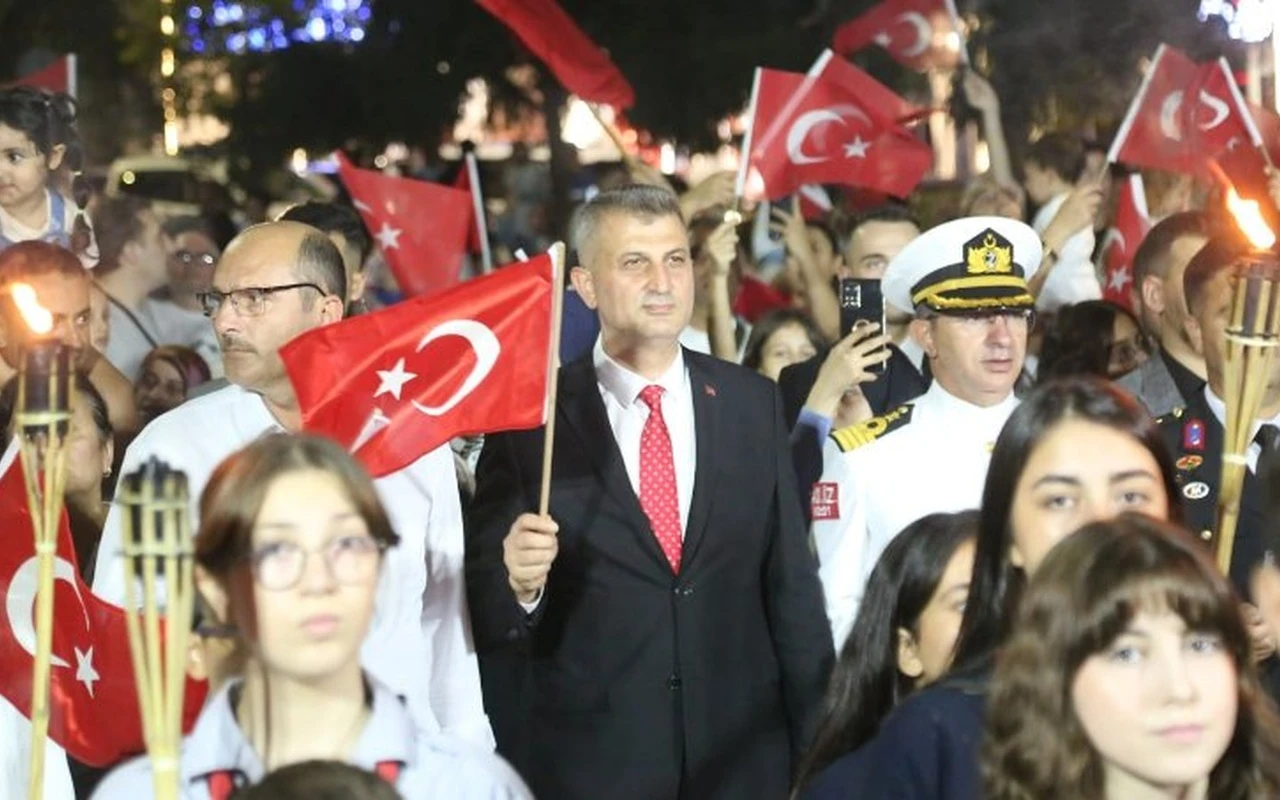 Gölcük Belediye Başkanı Zafer Bayramını kutladı