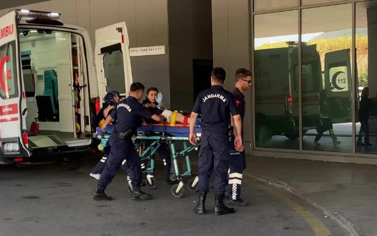 Jandarma meslektaşın kurşunuyla bacağından vuruldu