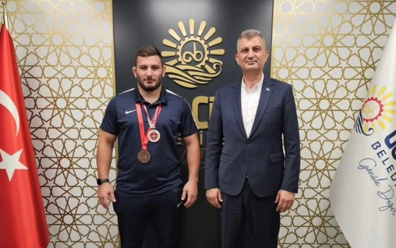 Abdulrefik Öner başpehlivan unvanı aldı