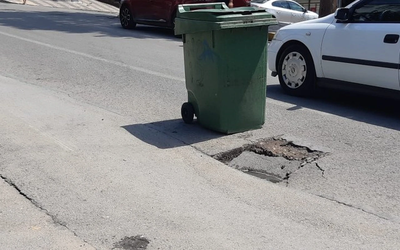 Körfez’de kanalizasyon patlaması yol çökertti