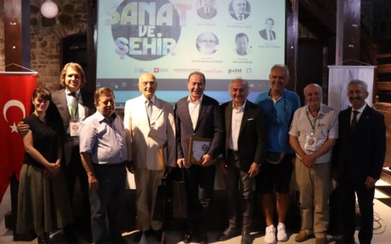 Sanat ve Şehir paneli İzmit’te düzenlendi