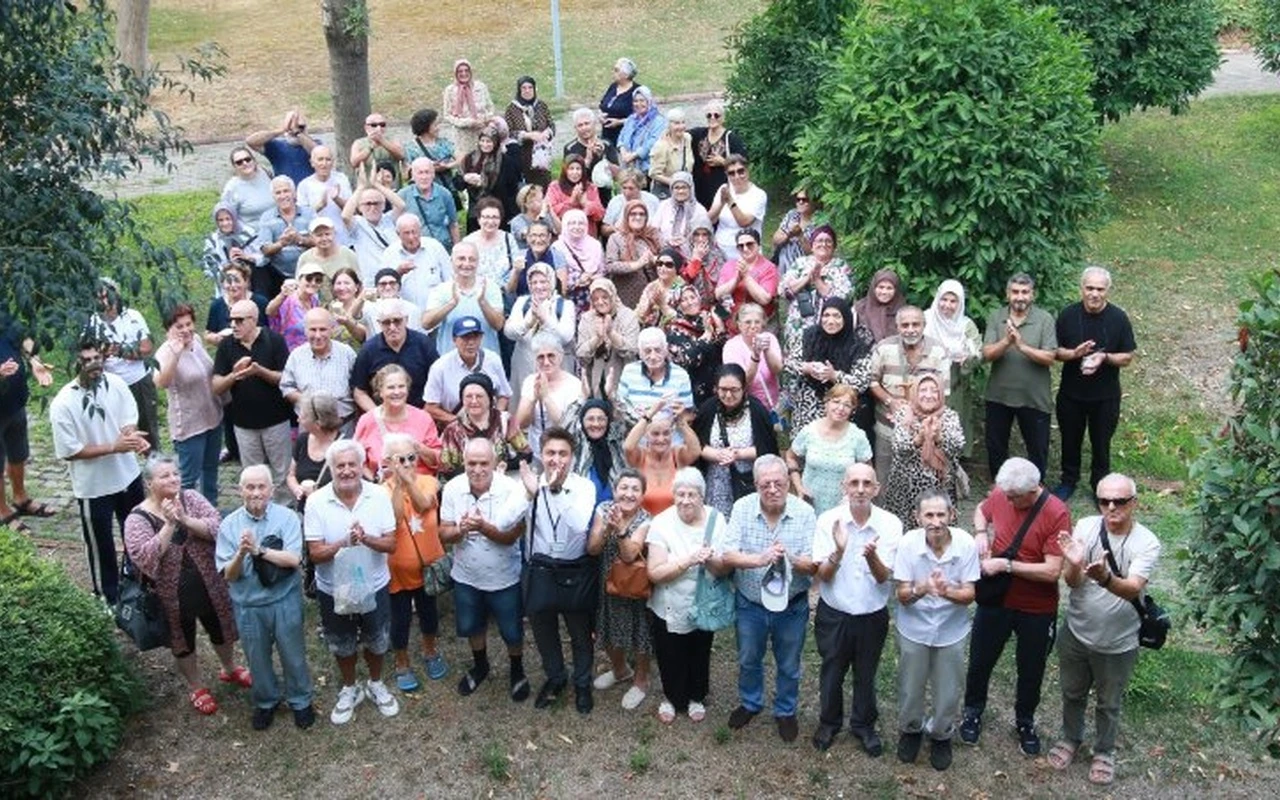 Büyükşehir yaşlılara tatil ve eğitim sundu