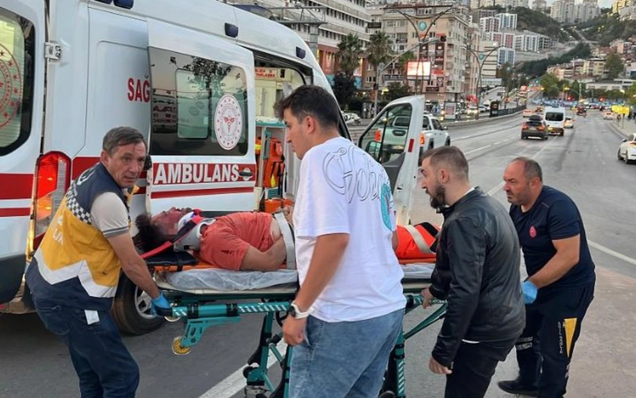 İzmit’te motosiklet levhaya çarptı