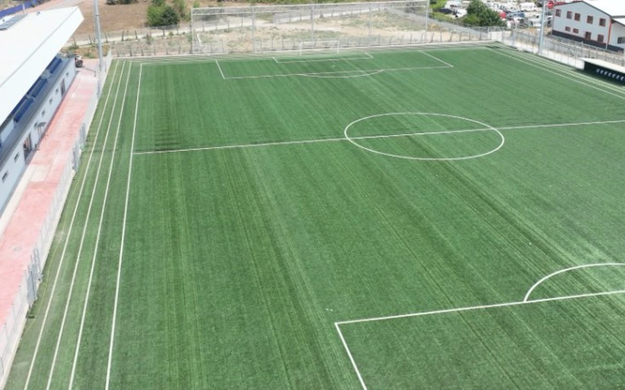 Alikahya’ya FIFA onaylı futbol sahası yapılıyor