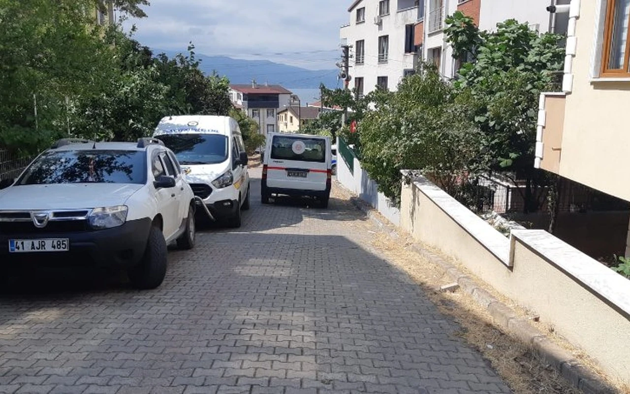 Sağlık görevlisi evinde kendini astı