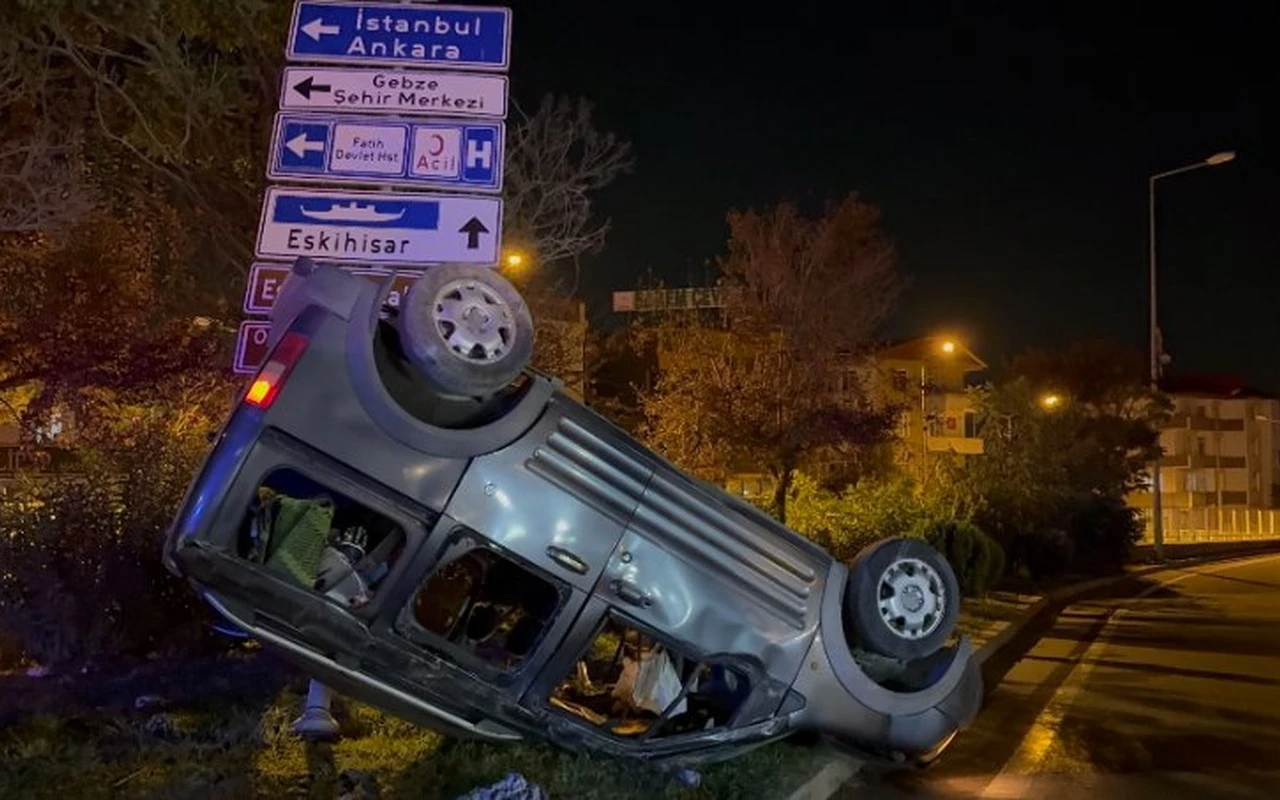 Kocaeli’de ticari araç takla attı