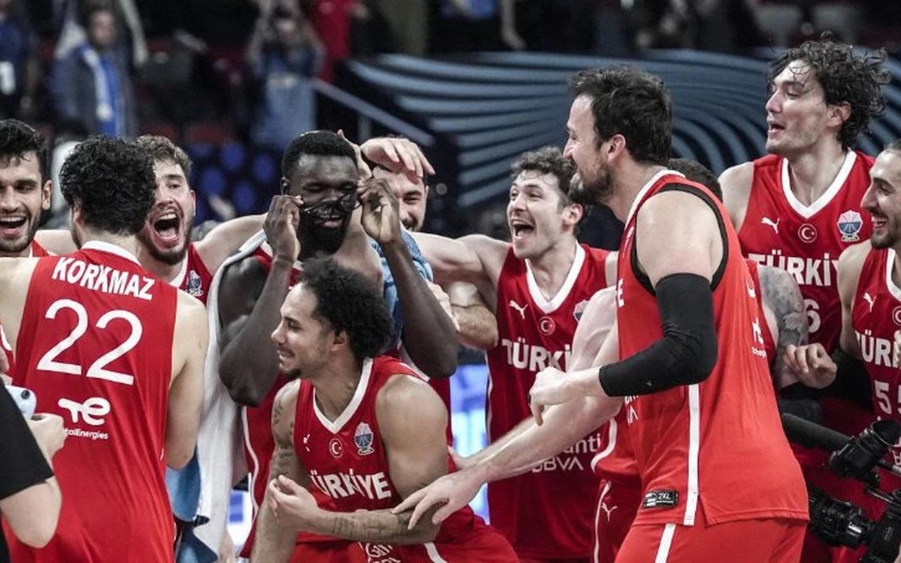 A Milli Basketbol Takımı maçı kent meydanında yayınlanacak