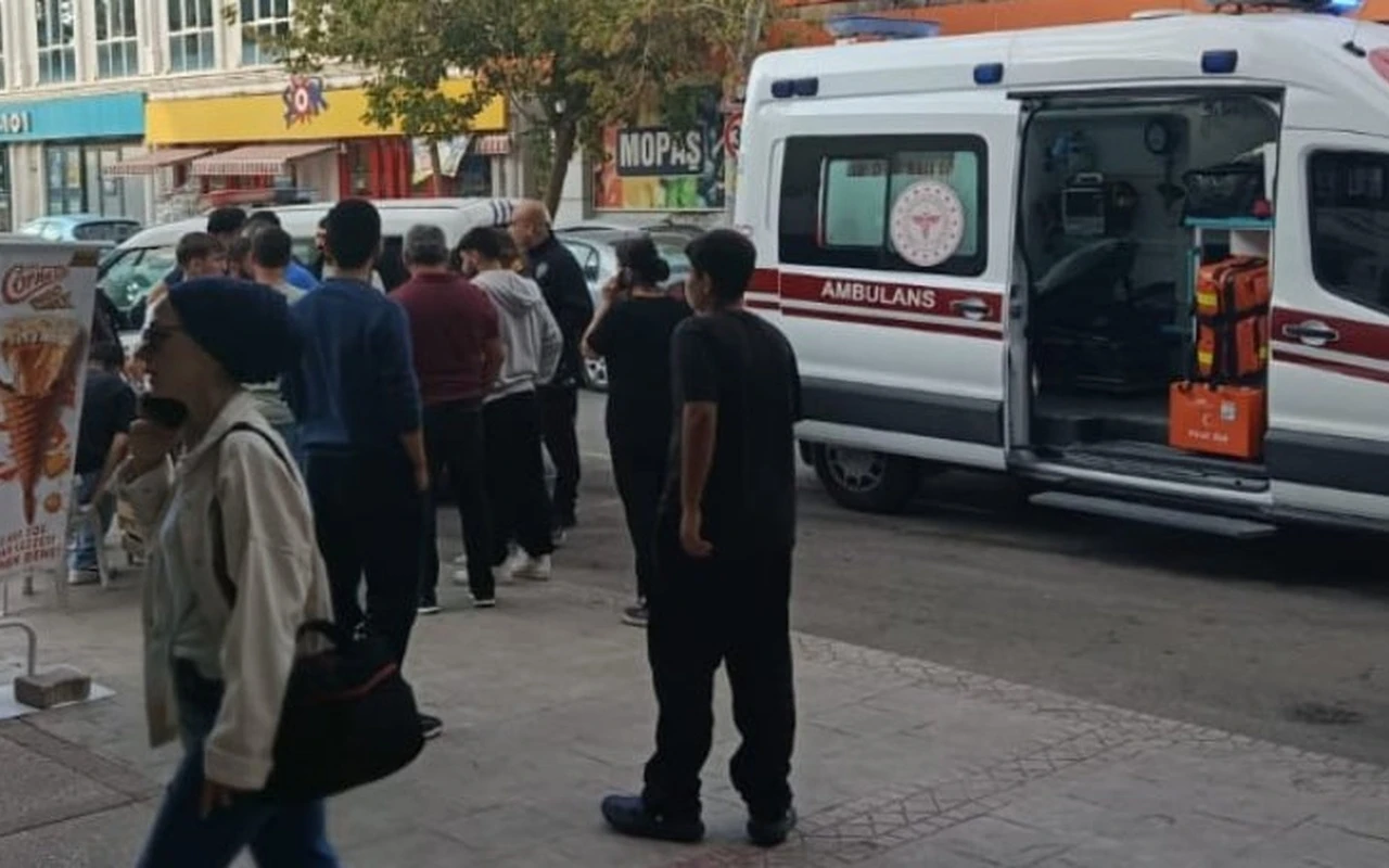 Körfez’de genç bacağından bıçaklandı
