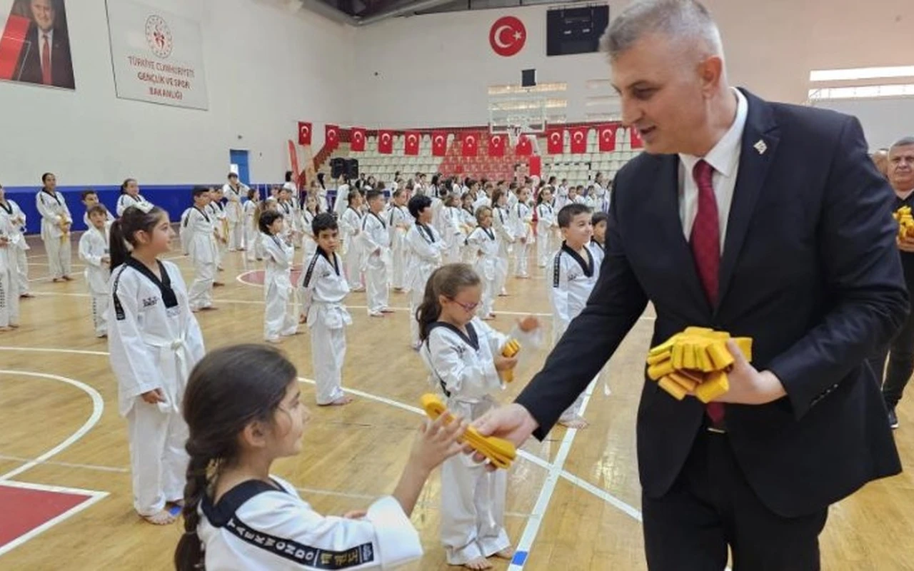 Gölcük’te 253 tekvandocu kuşak atladı