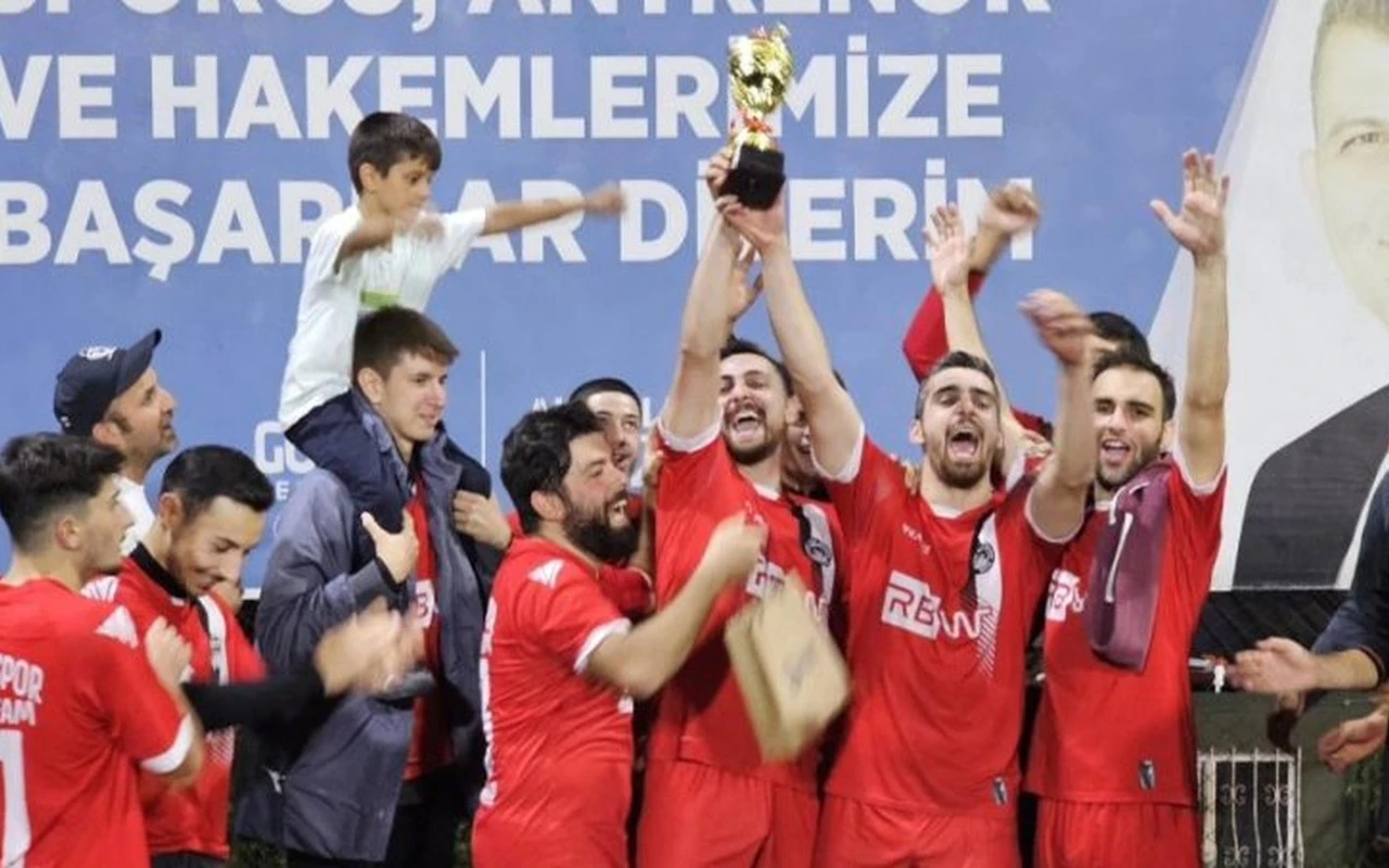 İhsaniyespor Gölcük Başkanlık Kupasını kazandı