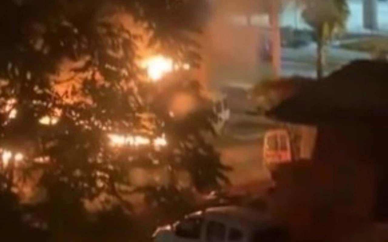 Kocaeli'de oto tamirhanesinde yangın patlama yaşandı