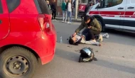 Kocaeli'de otomobil motosiklete çarptı: Sürücü yola savrulup yaralandı