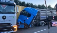 Kocaeli TEM Otoyolu'nda zincirleme kaza: Trafik yavaşlayınca 3 araç birbirine girdi