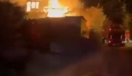 Cenazeye giden ailenin evi alevlere teslim oldu: İki katlı ev alev alev yandı