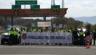 Bolu'da öğrencilerden sürücülere emniyet kemeri hatırlatması