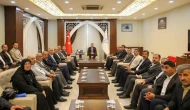 Vali Çelik, Şemdinli muhtarlarıyla bir araya geldi: Vatandaşların talepleri dinlendi