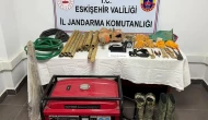 Eskişehir'de kaçak kazı yapan 3 kişi suçüstü yakalandı