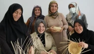 Erzincan'da kanser hastası kadınlar, rattan kursuyla umutlarını yeşertiyor