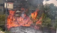 Kartepe'de otluk yangını binalara sıçramadan söndürüldü