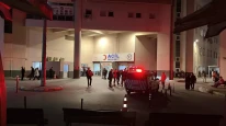 Hastane otoparkına tırla daldı: Alkollü sürücü kendini kilitledi, araçtan uyuşturucu çıktı