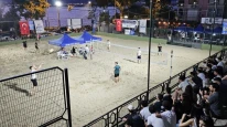 Gölcük'te geleneksel plaj voleybolu turnuvası başladı