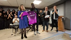 Kocaelispor öğretmenler gününe sürpriz yaptı