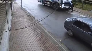 Gebze’de belediye işçisi çöp kamyonu altında kaldı