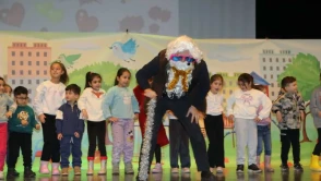 "Çayırovalı çocuklar tiyatroyla eğlendi"