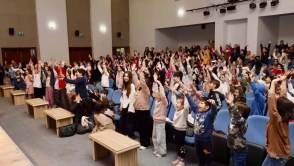 Körfezli çocuklar animasyonla eğlendi