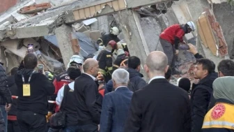 Gebze’de bina çöktü 5 kişi var