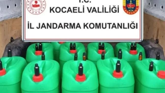 Kocaeli'de durdurulan araçta 400 litre sahte alkol ele geçirildi