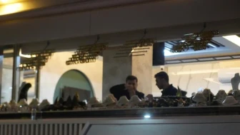 Kuyumcu ziynet eşyalarını topladı