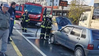 Kocaeli'de seyir halindeki araç yandı