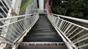 Kocaeli üst geçitlerde bakım çalışması yapıyor