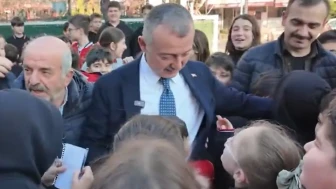 Berat Başkan Büyükakın’ı okula davet etti