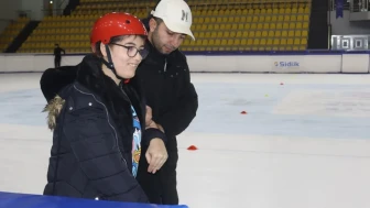 YADEV öğrencileri buz pateni keyfi yaşadı