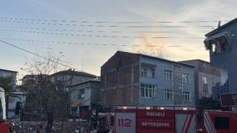 Darıca'da çatı yangını baba ve oğlunu etkiledi