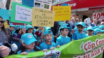 Gebzeli öğrenciler Sıfır Atık için yürüdü: İşte o farkındalık yürüyüşünden görüntüler