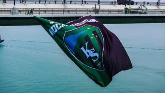 Kocaelispor taraftarından coşkulu talep: Osmangazi Köprüsü'ne dev bayrak asıldı