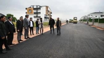 Kartepe'de 1300 ton asfalt ile mahalleler güvenli iletişime kavuşuyor