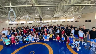 Başkan Zengin güreş kampında sporculara seslendi: "Dostluk ve kardeşlik" vurgusu yaptı