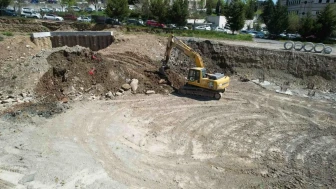 Umuttepe Kampüsü'ne müjde: Yarım kalan dev cami ve otopark inşaatında çalışmalar yeniden başladı