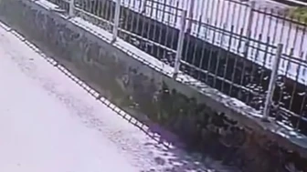 Kocaeli'de taksi ile motosiklet kafa kafaya çarpıştı: O feci kaza anı kamerada
