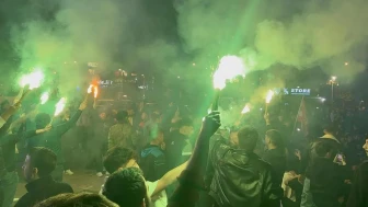 Kocaeli'de şampiyonluk gecesi: Kocaelispor Süper Lig'e çıktı, taraftarlar sokakları inletti
