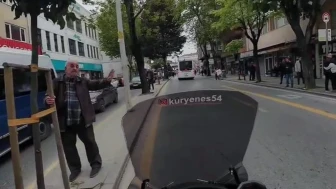 Motosikletiyle giderken depreme yakalandı: O anları kaydetti
