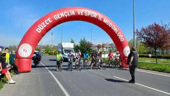 Düzce'de okul sporları heyecanı: 135 bisikletli derece için kıyasıya yarıştı