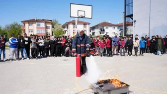 Düzce'de yangın güvenliği seferberliği: 7 okulda öğretmenlere eğitim verildi, öğrenciler bilgilendirildi