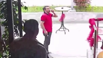 Depremde kaçarken elindeki bardağı bırakmadı: Çayını yudumlamaya devam etti