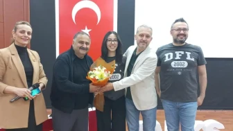 Sağlık Müdürü Yılmaz ve oyuncu Çelebi Düzce Fen Lisesi'ndeydi: İşte gençlere verdikleri öğütler